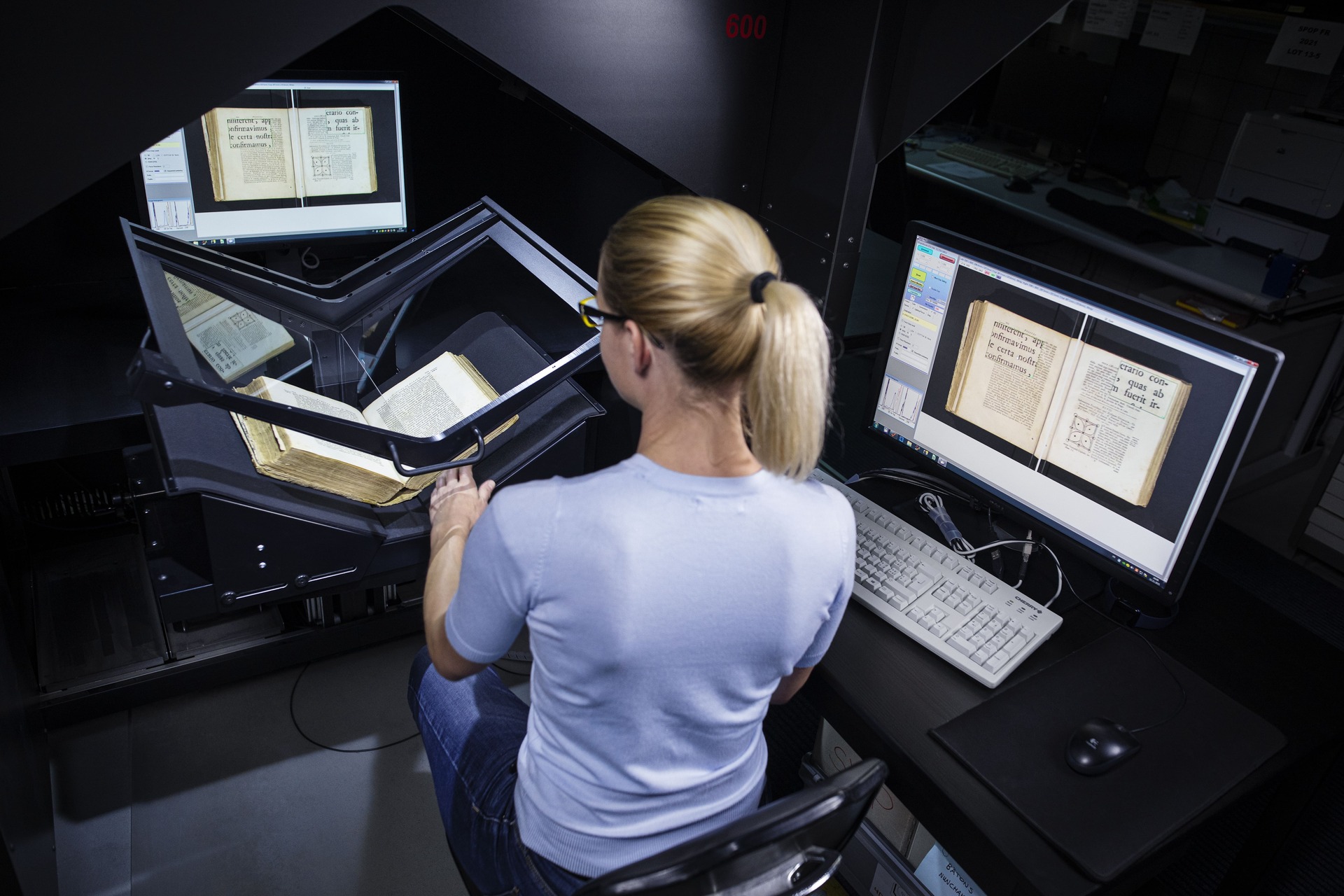 Linearführungen von Franke in voll- und teilautomatischen Buchscannern für 4DigitalBooks